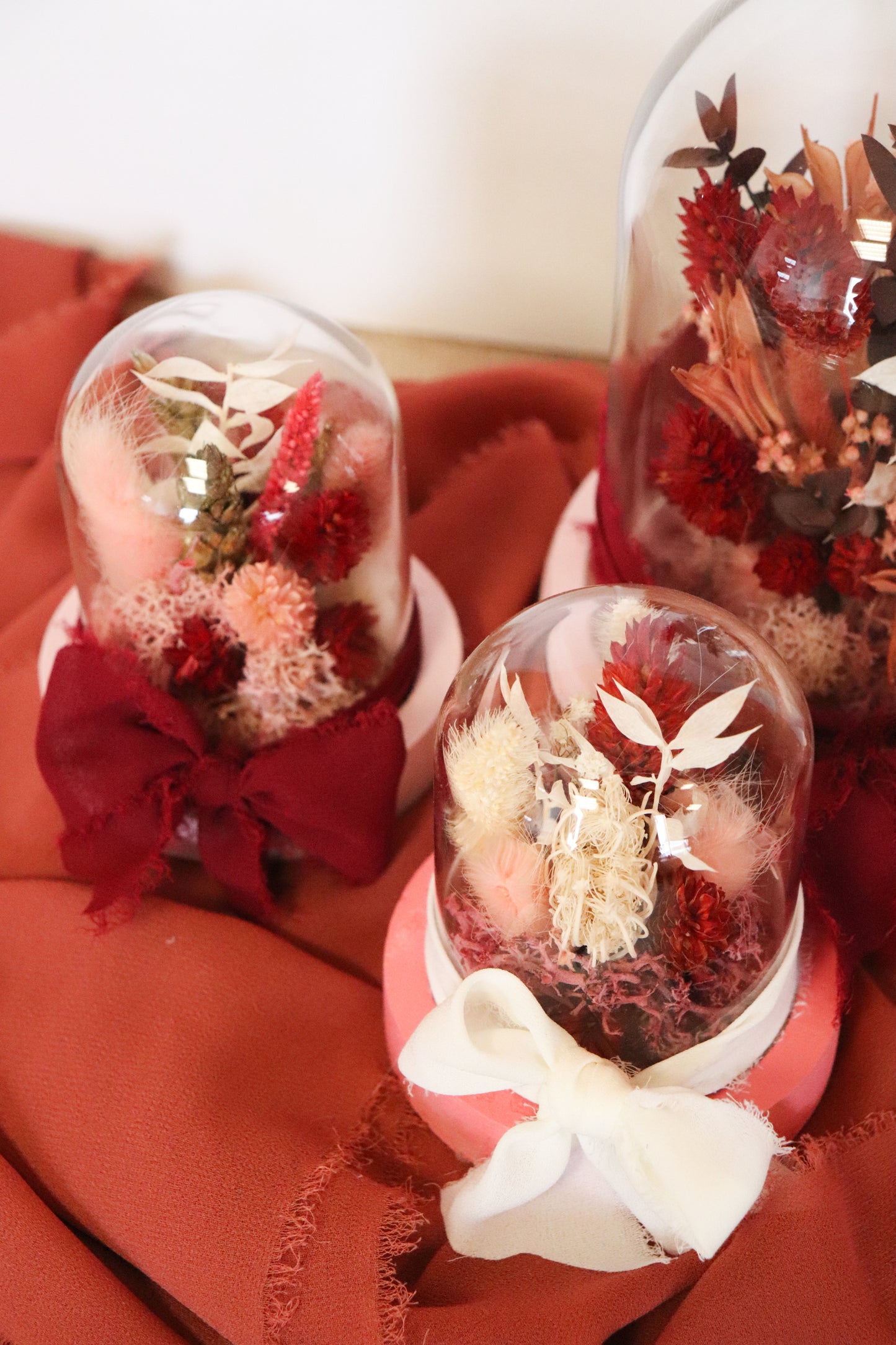 Baby cloche fleurs séchées rouge et rose