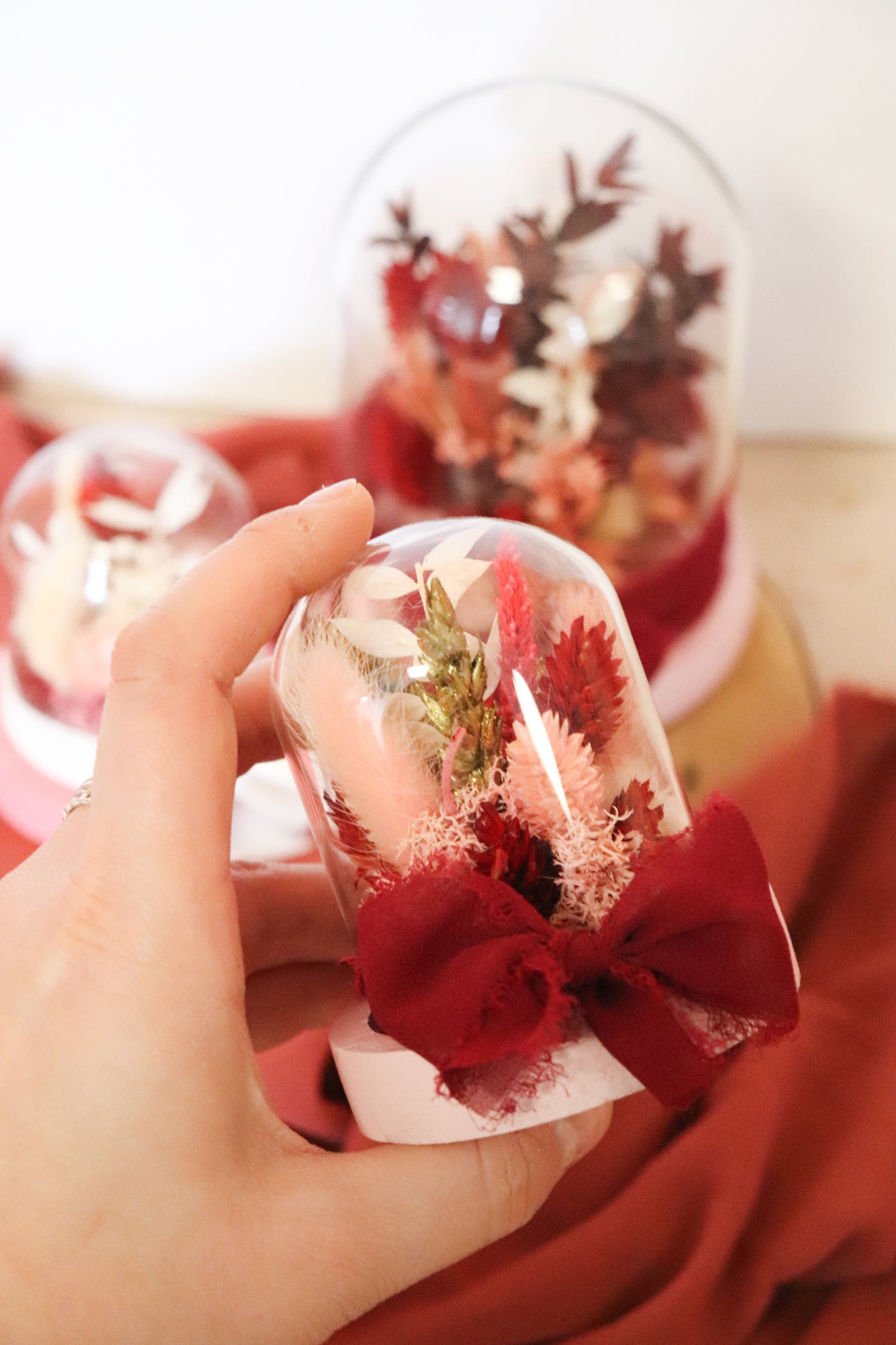 Baby cloche fleurs séchées rouge et rose