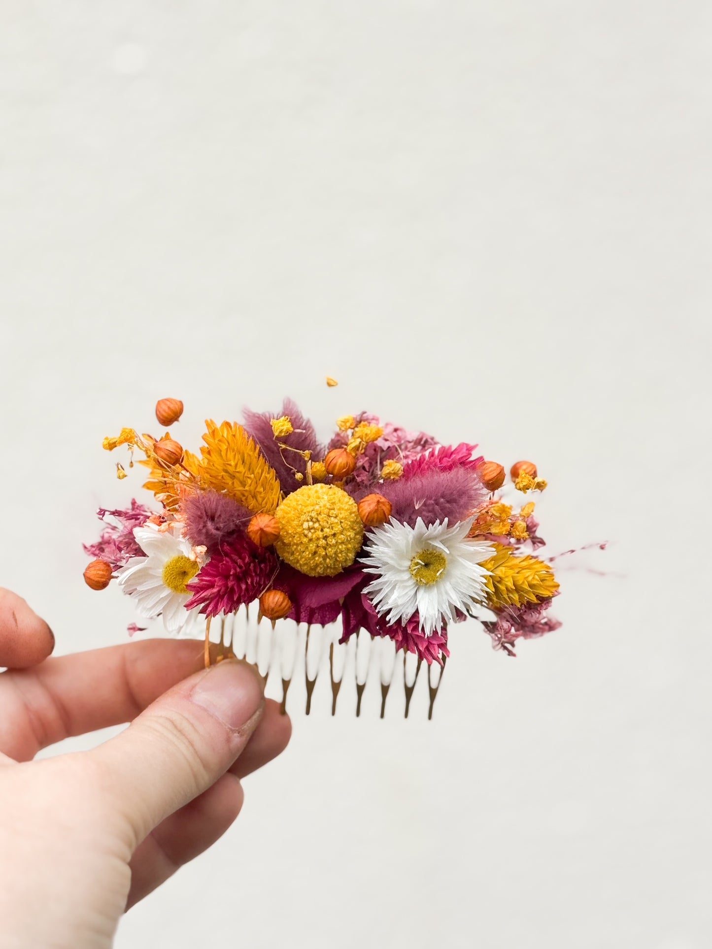 Peigne en fleurs séchées et stabilisées sur mesure