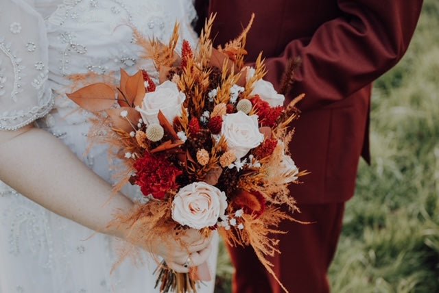 Bouquet de mariée en fleurs séchées et stabilisées