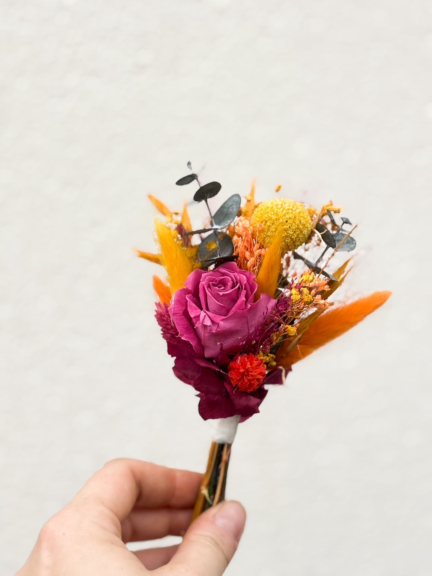 Boutonnière en fleurs séchées et stabilisées